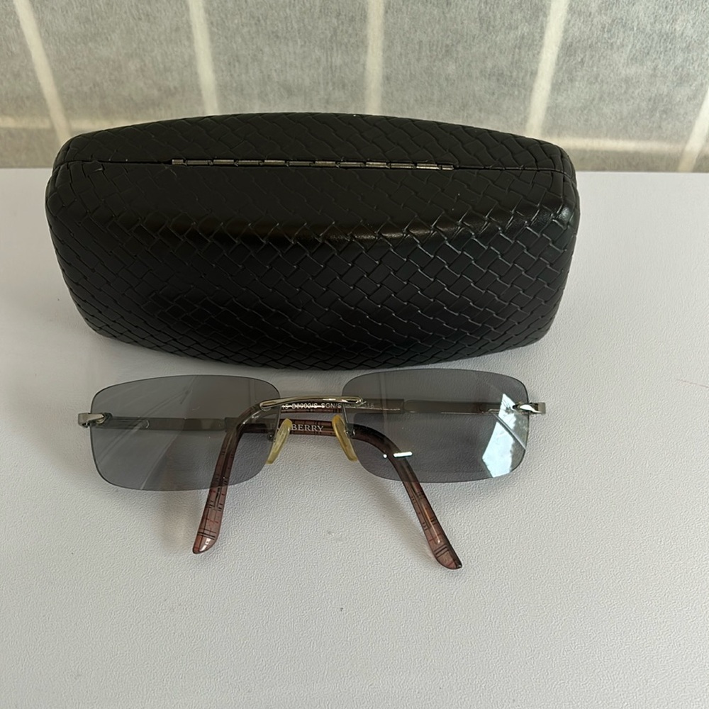 Women’s Burberry sunglasses